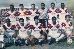 El uruguayo Fabián Coito jugó para Olimpia en la temporada 1994-95, era defensa central y tenía 27 años cuando tuvo su aventura por Honduras donde terminó con un subcampeonato. En redes sociales el usuario César Alejandro (@calix1605) sacó del baúl de los recuerdos una linda postal del cuadro albo.