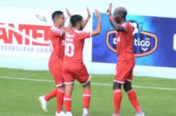 Rubilio Castillo contabiliza ya 13 goles (10 en amistosos) con el Royal Pari de Bolivia.