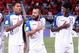 Alfredo Mejía (enmedio) será evaluado por el cuerpo médico de la Selección de Honduras.