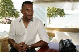 Carlos Pavón dice en estos primeros diez días en La Ceiba solo se la pasa del hotel a la sede del Vida. Sus ratos libres los aprovecha para hacer análisis. Fotos Javier Rosales