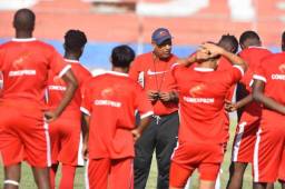 David Fúnez sorprendió al presentarse este miércoles a los trabajos de pretemporada del Vida. El técnico alega tener contrato todavía. Foto DIEZ