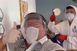 El 'Piojo' Herrera se puso fatal la mascarilla y el video se volvió rapidamente viral.