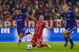 El hondureño Andy Najar estaba jugando como lateral izquierdo en el Anderlecht y solo aguantó 24 minutos del primer tiempo y se resintió de la vieja lesión.