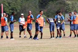 Los medios internacionales que cubren la Copa Centroamericana ven un partido parejo el que disputarán este martes Honduras y Panamá. Foto DIEZ