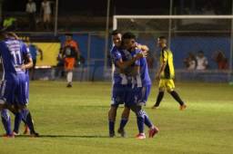 Celebración de Alexis Vega en el segundo gol de Victoria ante Génesis. Foto Marvin Salgado.
