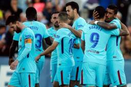 Los jugadores del Barcelona festejando el gol de Paulinho.