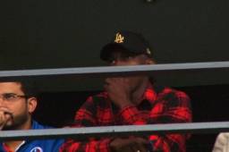 Alberth Elis estuvo muy inquieto en uno de los palcos del Estadio Nacional.