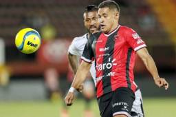 El hondureño Roger Rojas en acción durante su estadía con el Alajuelense.