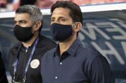 Medios de Costa Rica informan que Ronald González dejó de ser técnico de la escuadra tica y ya se bajaran nombres para sustituirlo.