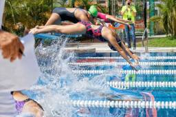 La Escuela Internacional Sampedrana se quedó con el primer lugar en natación en los Juegos de la Juventud. Fotos Neptalí Romero