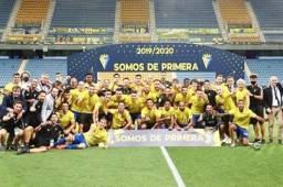 Esta fue la foto del Cádiz celebrando el ascenso a primera división en el estadio Ramón de Carranza en su último partido. Foto cortesía