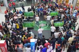 A las 3:00 de la tarde, el evento del Rey del Fifón estaba repleto.