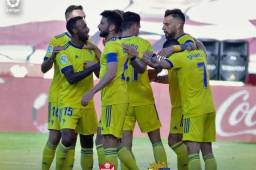 Los jugadores del Cádiz festejan el gol de Rubén Sobrino que les dio el triunfo 1-0 ante Granada. El hondureño Antony 'Choco' Lozano entró de cambio al 78.