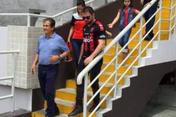 Jorge Luis Pinto estuvo en costa Rica por el aniversario del Alajuelense. Foto cortesía @FannyT_LN