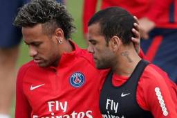 Neymar y Alves en el entrenamiento del PSG.