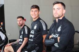 Paulo Dybala ejercitándose junto a sus compañeros Lionel Messi y Nicolás Tagliaffico.