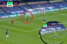 Mané presionó a Kepa y lo obligó al error para marcar su segundo de la noche.