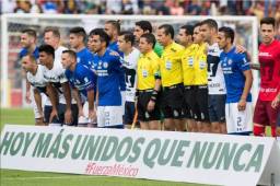 En el partido que mas llamó la atención de la jornada en la Liga Mx, Cruz Azul y Pumas se unieron en soidaridad con el país que ha sufrido por sismos.