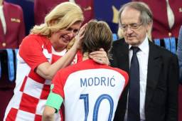 La presidenta de Croacia le dio un gran abrazo a Módric y lloró de la emoción, además reconoció su gran labor.
