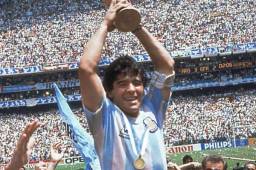 Diego Armando Maradona conquistando el Mundial de México en 1986.