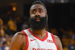 La estrella de los Rockets de Houston James Harden podrá estar en el tercer juego de los playoffs ante los Warriors.