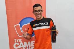 Gerardo “Chocolate” Sánchez posando para el lente de DIEZ durante la conferencia de prensa.