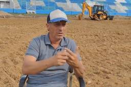 El timonel de los merengues visitó el estadio Nacional y así observar los trabajos que se están desarrollando en el su cambio de césped.