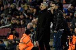 Quique Setién analizando el juego del FC Barcelona en su debut en el banquillo blaugrana.