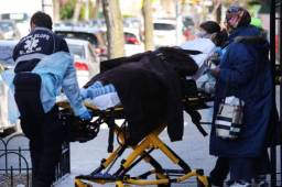 La Universidad Johns Hopkins reporta a más de 3 mil personas muertas en las últimas horas en Estados Unidos.