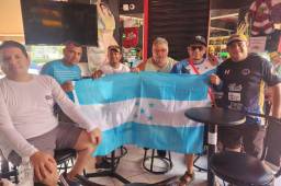 Estos hinchas hondureños estarán presente este jueves en el duelo de la Selección Nacional ante Cuba en República Dominicana.