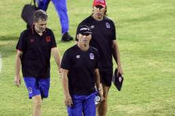 Pedro Troglio fue habilitado a última hora para dirigir frente al Real España.