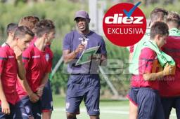 El hondureño David Suazo ahora trabaja como entrenador de la Sub-17 del Cagliari y sus compañeros hablan maravillas de lo que significa La Pantera en Cerdeña. Fotos Enzo Olivera y Cagliari