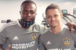 El volante hondureño Gerson Chávez está entrenando con el primer equipo del Galaxy y aquí se encontró con el mexicano, Javier 'Chicharito' Hernández.