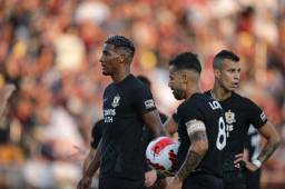 El hondureño Douglas Martínez fue titular y se terminó llevando la victoria en penales ante el Kansas City de Roger Espinoza.