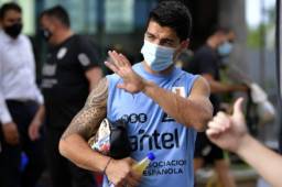 Luis Suárez no podrá estar en el duelo ante el Barcelona, luego de volver a dar positivo en la prueba PCR y esto causó un poco de malestar en el Atlético de Madrid.