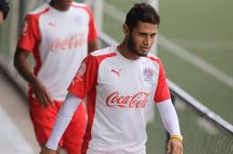 Alex López entrena con el Olimpia, pero no seguirá con los 'albos'.