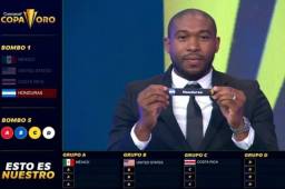 Wilson Palacios fue el encargado de sacar las bolitas en el sorteo de Copa Oro.