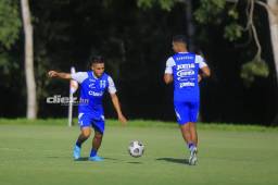 El defensor Carlos Argueta durante el entrenamiento de este lunes con la Selección de Honduras. Foto: Moisés Valenzuela.