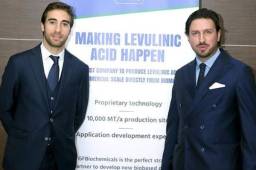 La empresa de Mathieu Flamini (izquierda) tiene un valor de 30.000 millones de euros.