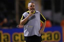 El entrenador del Real España, Ramiro Martínez, se quejó de la pérdida de tiempo del rival tras la derrota frente al Motagua que ganó con penal de Rubilio. Foto DIEZ