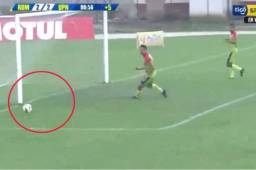 Increíble como el delantero ruso erró esa jugada de gol ante UPN.