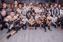 Andy Najar celebró junto a la plantilla de Los Ángeles el pase a cuartos de final de Liga de Campeones.