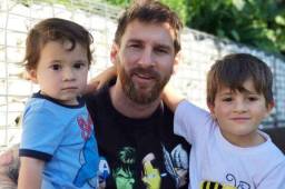 Mateo tiene dos añitos, nació en septiembre del 2015 mientras Mateo tiene cinco.