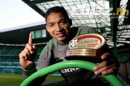 El hondureño Emilio Izaguirre cuando fue premiado como el mejor jugador de la Liga de Escocia en la temporada 2010-2011, su primera en este país.