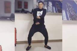 El mediocampista hondureño Bryan Moya se entretiene bailando para no estresarse en el confinamiento debido al coronavirus que azota Colombia.