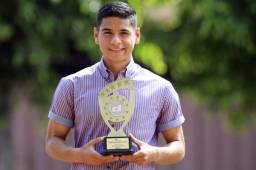 Carlos Pineda (23) fue elegido por DIEZ como el mejor futbolista joven del 2019, ahora se quedará por tres años más con Olimpia.