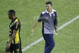 El técnico del Honduras Progreso, Mauro Reyes, reconoció que 'pecamos de inocentes' ante Real España. Foto Neptalí Romero