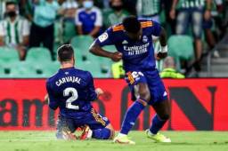 Real Madrid gana por la mínima ante Betis en el Benito Villmarín tras gran gol de Carvajal. En otra destable actuación de Vinicius, los blancos retoman provisionalmente la cima en España.