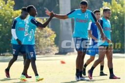 La selección de Honduras se relaja con un poquito de salsa previo al juego eliminatorio.