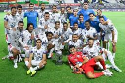 Pachuca aparece en la foto del festejo del Pachuca tras conquistar la Copa Telcel 2020 venciendo al León.